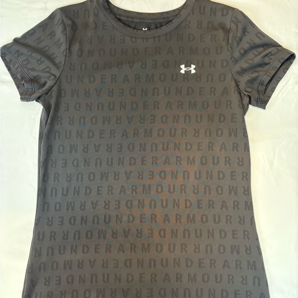 Under Armour Loose Fit/Dry Fit Charcoal Short Sleeve Tee
